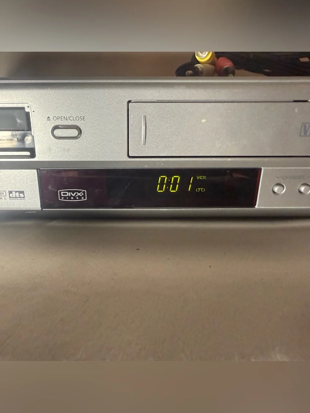 Samsung DVD-V5650 DVD VCR Combo 4Head VHS Recorder